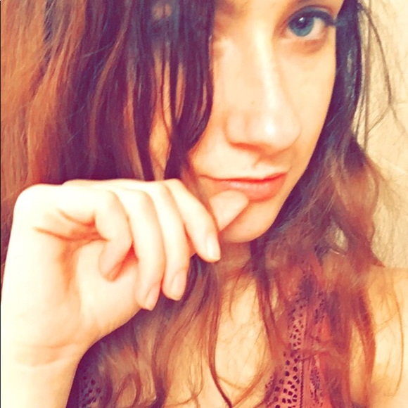 Meet your Posher, Caroline - Picture 1 of 2